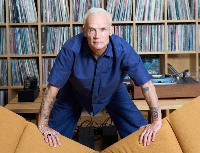 Flea revela os cinco baixistas que moldaram sua carreira